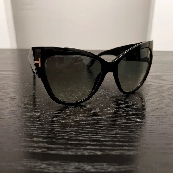 Tom Ford Anoushka Sunglassesses - Picture 3 of 5